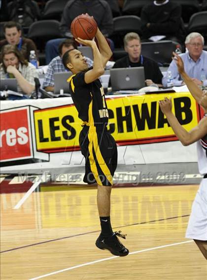 Thumbnail 1 in Bishop Montgomery vs. Salesian (CIF State D4 Final) photogallery.