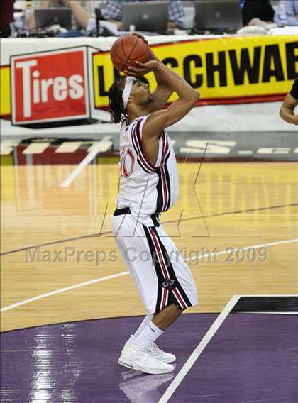 Thumbnail 2 in Bishop Montgomery vs. Salesian (CIF State D4 Final) photogallery.