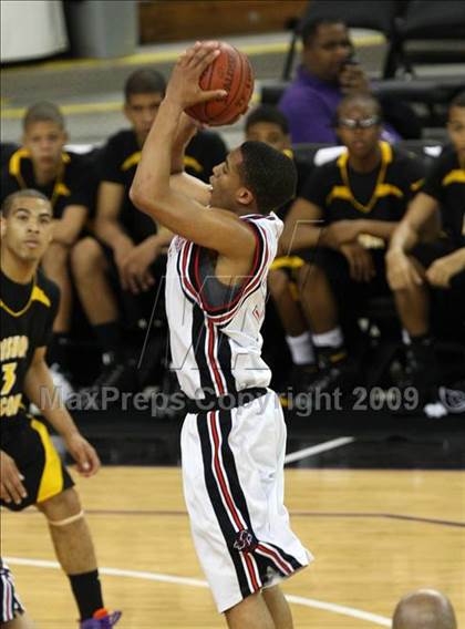Thumbnail 2 in Bishop Montgomery vs. Salesian (CIF State D4 Final) photogallery.