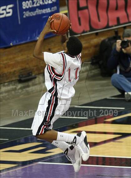 Thumbnail 3 in Bishop Montgomery vs. Salesian (CIF State D4 Final) photogallery.