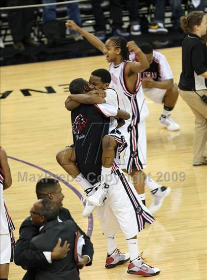 Thumbnail 2 in Bishop Montgomery vs. Salesian (CIF State D4 Final) photogallery.