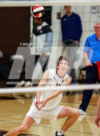 Thumbnail 2 in Loyola @ Crespi photogallery.