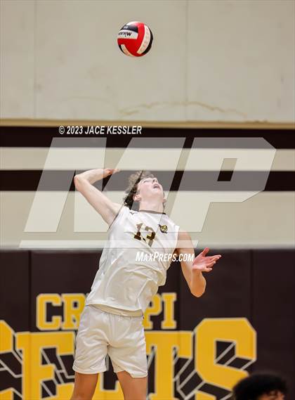 Thumbnail 1 in Loyola @ Crespi photogallery.