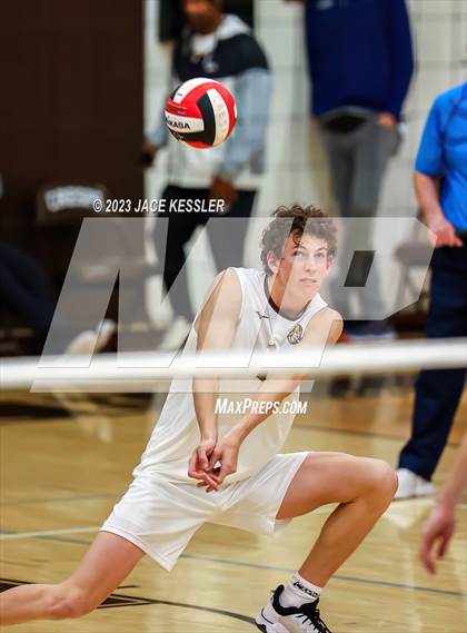 Thumbnail 1 in Loyola @ Crespi photogallery.