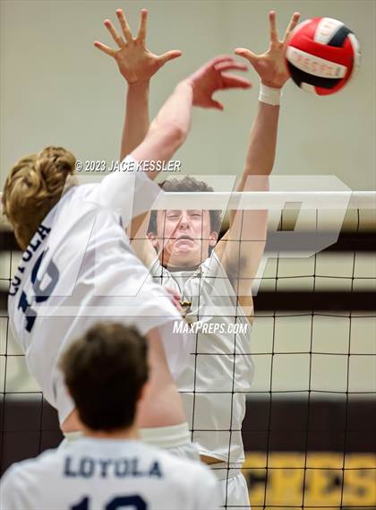 Thumbnail 2 in Loyola @ Crespi photogallery.
