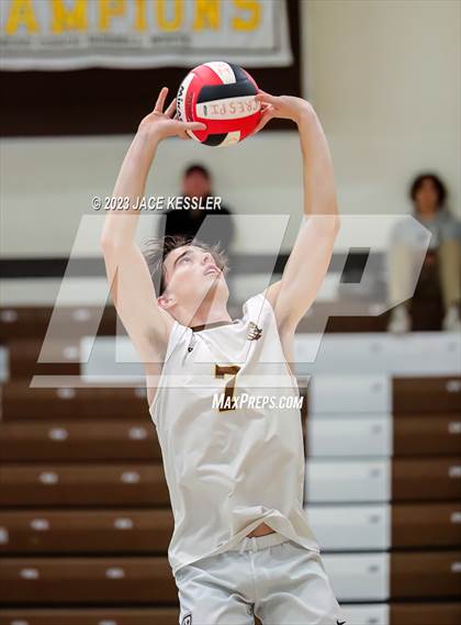 Thumbnail 2 in Loyola @ Crespi photogallery.