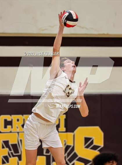 Thumbnail 2 in Loyola @ Crespi photogallery.