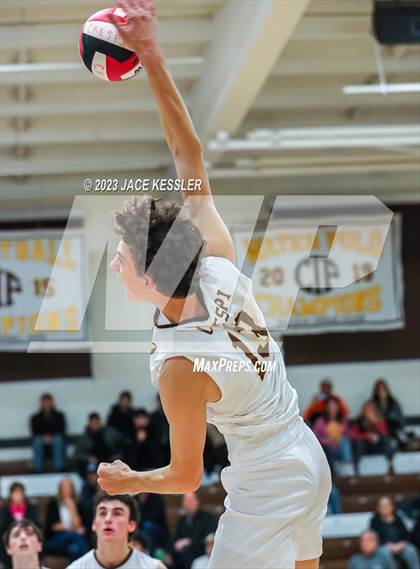 Thumbnail 2 in Loyola @ Crespi photogallery.