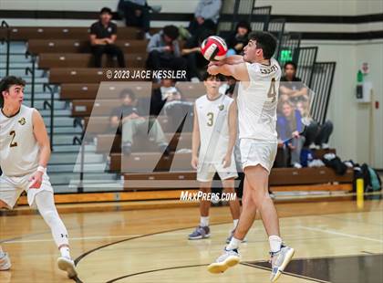 Thumbnail 3 in Loyola @ Crespi photogallery.