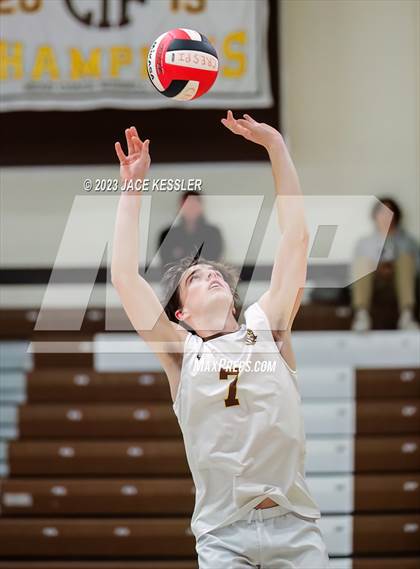 Thumbnail 3 in Loyola @ Crespi photogallery.