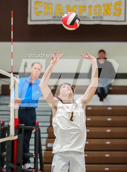 Thumbnail 2 in Loyola @ Crespi photogallery.