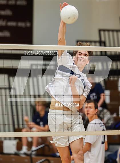 Thumbnail 2 in Loyola @ Crespi photogallery.