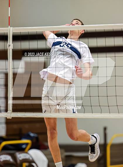 Thumbnail 3 in Loyola @ Crespi photogallery.