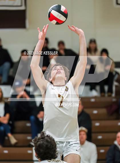 Thumbnail 2 in Loyola @ Crespi photogallery.