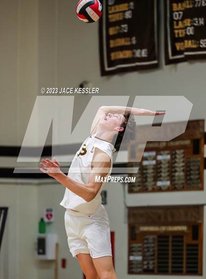 Thumbnail 3 in Loyola @ Crespi photogallery.
