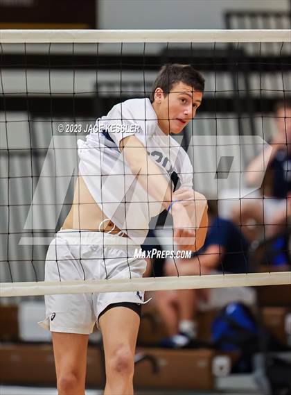 Thumbnail 3 in Loyola @ Crespi photogallery.