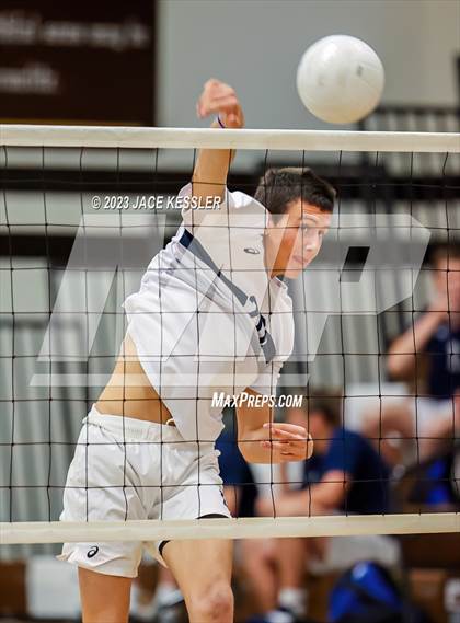 Thumbnail 2 in Loyola @ Crespi photogallery.