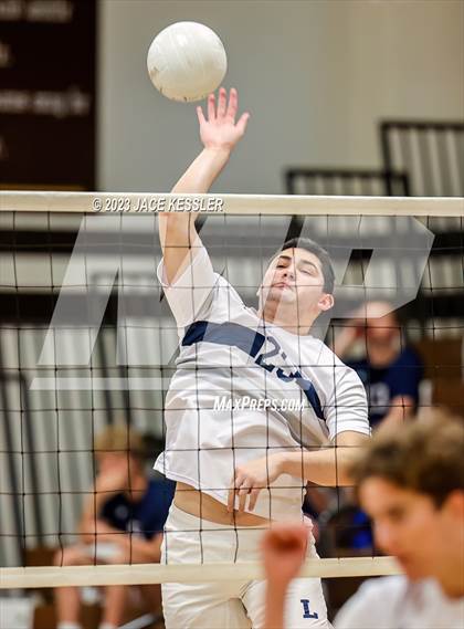 Thumbnail 3 in Loyola @ Crespi photogallery.