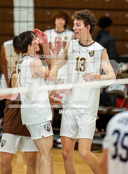 Thumbnail 2 in Loyola @ Crespi photogallery.