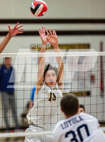 Thumbnail 3 in Loyola @ Crespi photogallery.