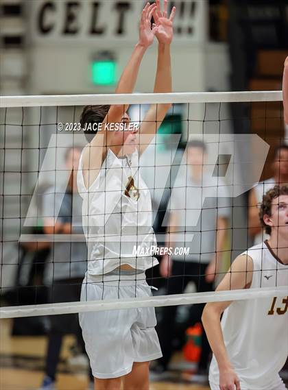 Thumbnail 1 in Loyola @ Crespi photogallery.