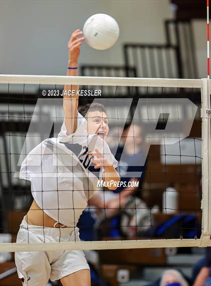 Thumbnail 1 in Loyola @ Crespi photogallery.