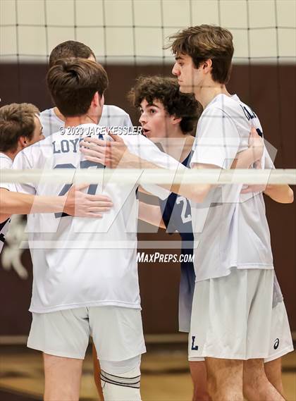 Thumbnail 3 in Loyola @ Crespi photogallery.