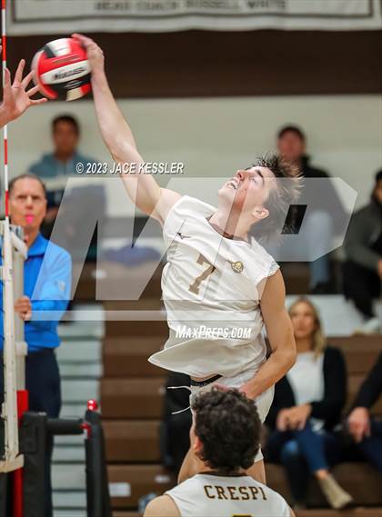 Thumbnail 1 in Loyola @ Crespi photogallery.