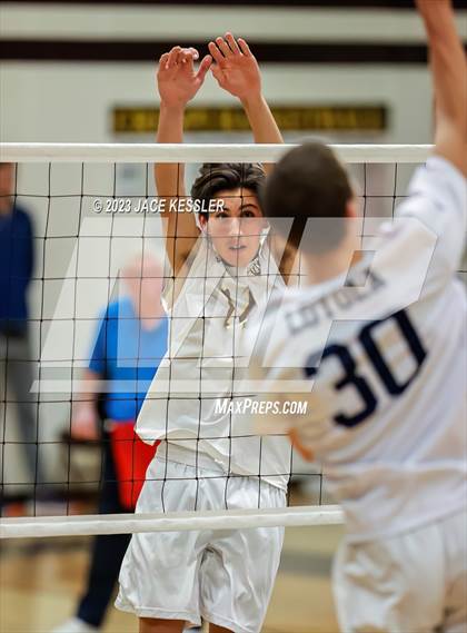 Thumbnail 1 in Loyola @ Crespi photogallery.