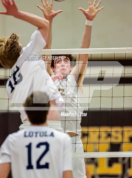 Thumbnail 1 in Loyola @ Crespi photogallery.