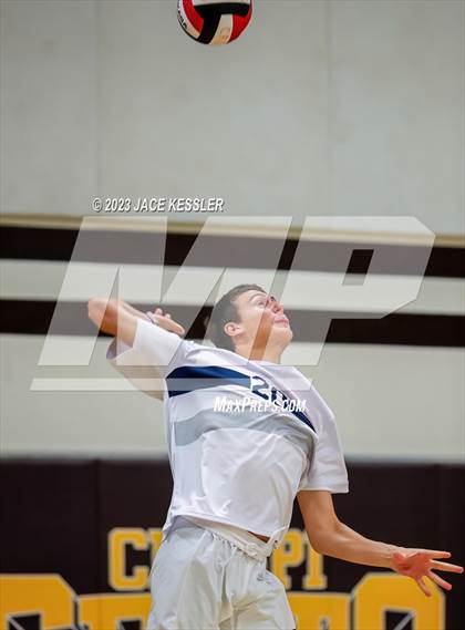 Thumbnail 3 in Loyola @ Crespi photogallery.