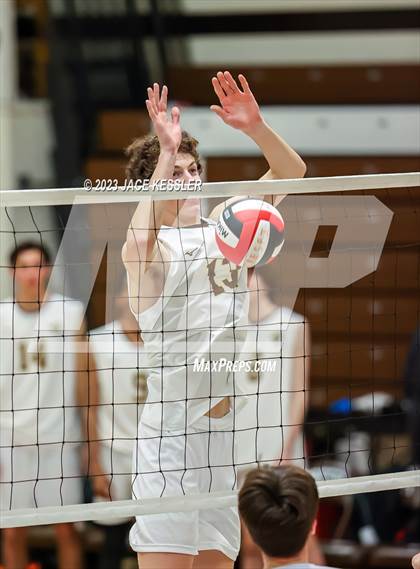 Thumbnail 3 in Loyola @ Crespi photogallery.