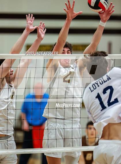 Thumbnail 3 in Loyola @ Crespi photogallery.