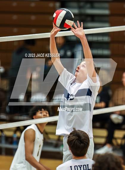 Thumbnail 3 in Loyola @ Crespi photogallery.