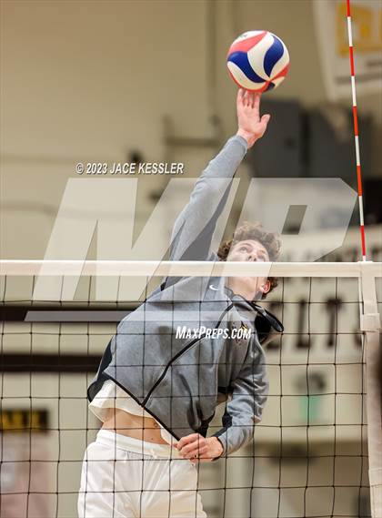 Thumbnail 3 in Loyola @ Crespi photogallery.