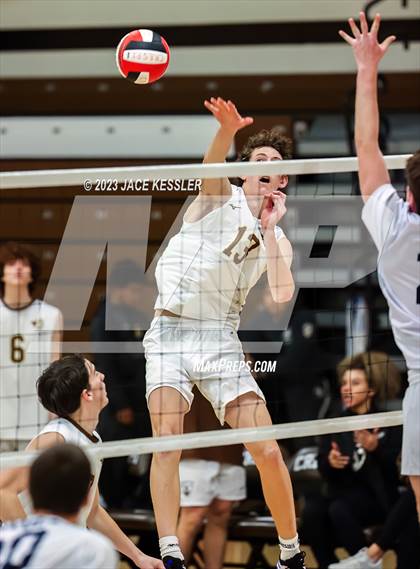 Thumbnail 3 in Loyola @ Crespi photogallery.