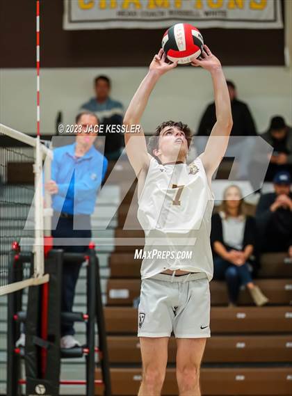 Thumbnail 3 in Loyola @ Crespi photogallery.