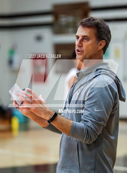 Thumbnail 2 in Loyola @ Crespi photogallery.