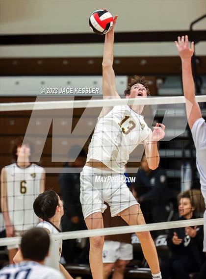 Thumbnail 2 in Loyola @ Crespi photogallery.