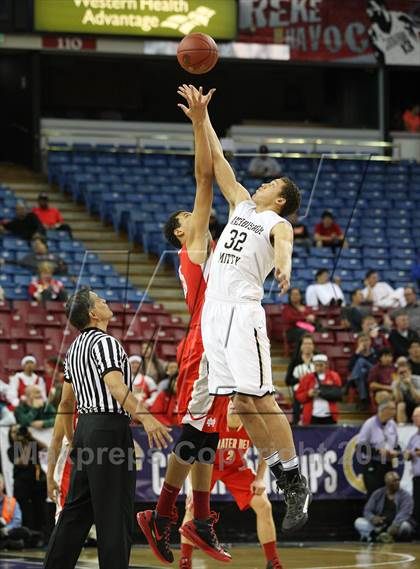 Thumbnail 3 in Mater Dei vs. Archbishop Mitty (CIF State Open Division Final) photogallery.