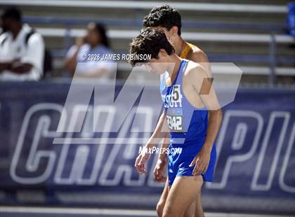 Thumbnail 1 in FHSAA Class 3A Final (3200m) photogallery.