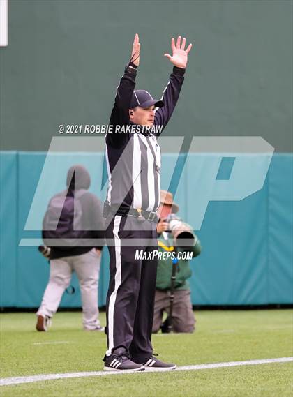 Thumbnail 3 in Red Oak vs. Mansfield Summit (UIL 5A Division 1 Quarterfinals) photogallery.