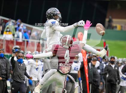 Thumbnail 3 in Red Oak vs. Mansfield Summit (UIL 5A Division 1 Quarterfinals) photogallery.