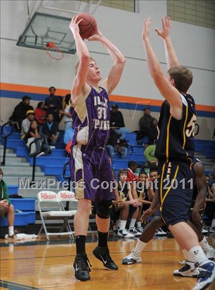 Thumbnail 2 in Holly Springs vs. Lee County (Tri-Nine Conference Tournament) photogallery.