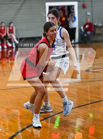 Thumbnail 3 in Northeast Dubois vs. South Webster photogallery.