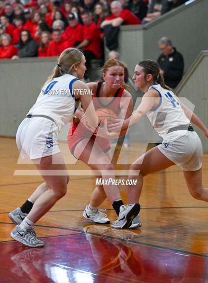 Thumbnail 1 in Northeast Dubois vs. South Webster photogallery.