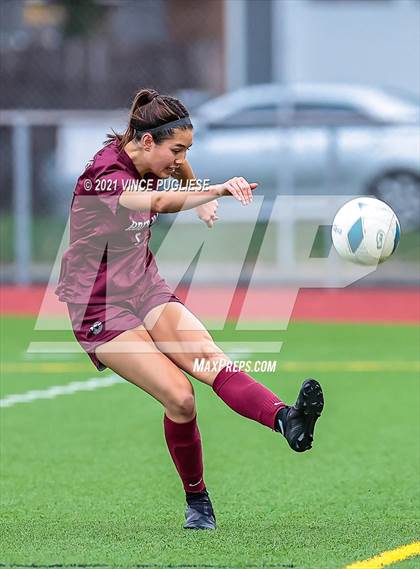 Thumbnail 3 in Lakeside vs. Holy Names Academy (WIAA 3A Playoffs) photogallery.