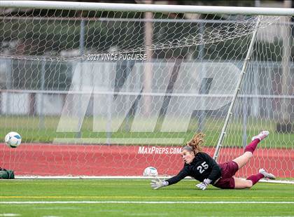 Thumbnail 3 in Lakeside vs. Holy Names Academy (WIAA 3A Playoffs) photogallery.