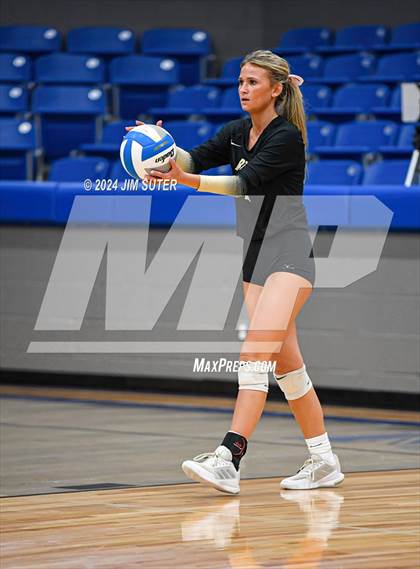 Thumbnail 3 in Mumford vs Round Top-Carmine photogallery.