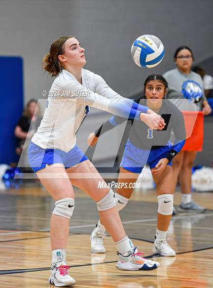 Thumbnail 1 in Mumford vs Round Top-Carmine photogallery.